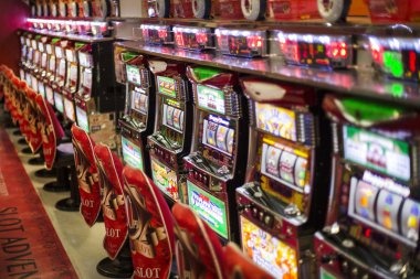 maxplay303 mobile interface showing live football markets and live-dealer game options